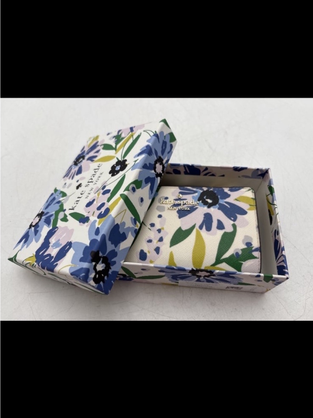 kate spade Floral Compact Card Holder in Blue, Cream & Green